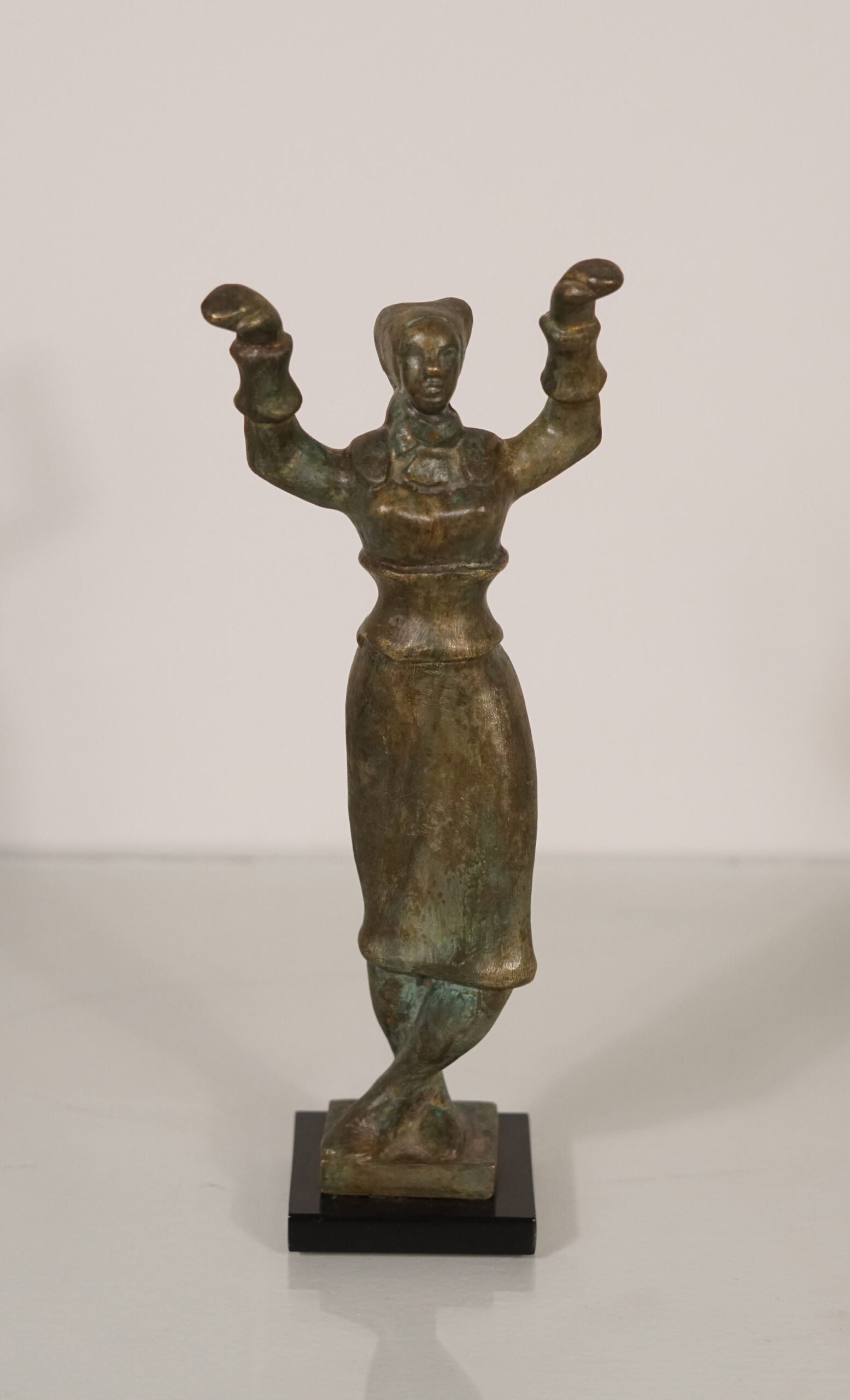 87 - GALDAMEZ FABIÁN - FIGURA FEMENINA