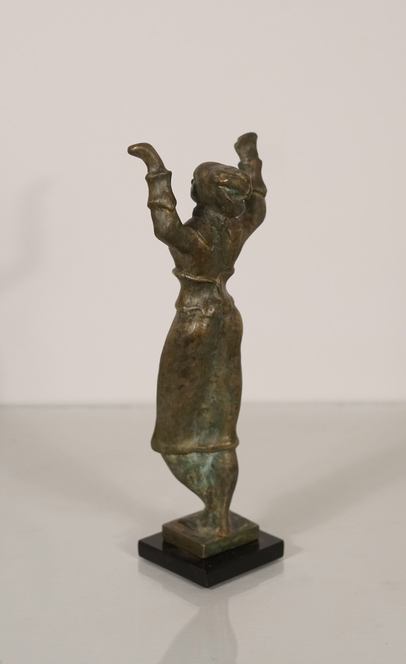 87 - GALDAMEZ FABIÁN - FIGURA FEMENINA